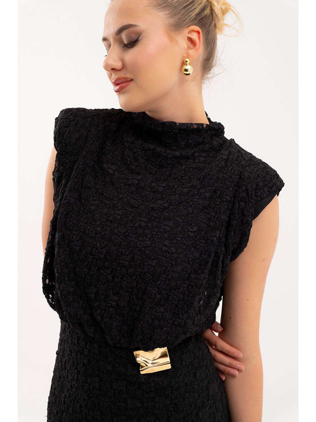 Kadın Siyah Gold Broşlu Dantel Elbise-4