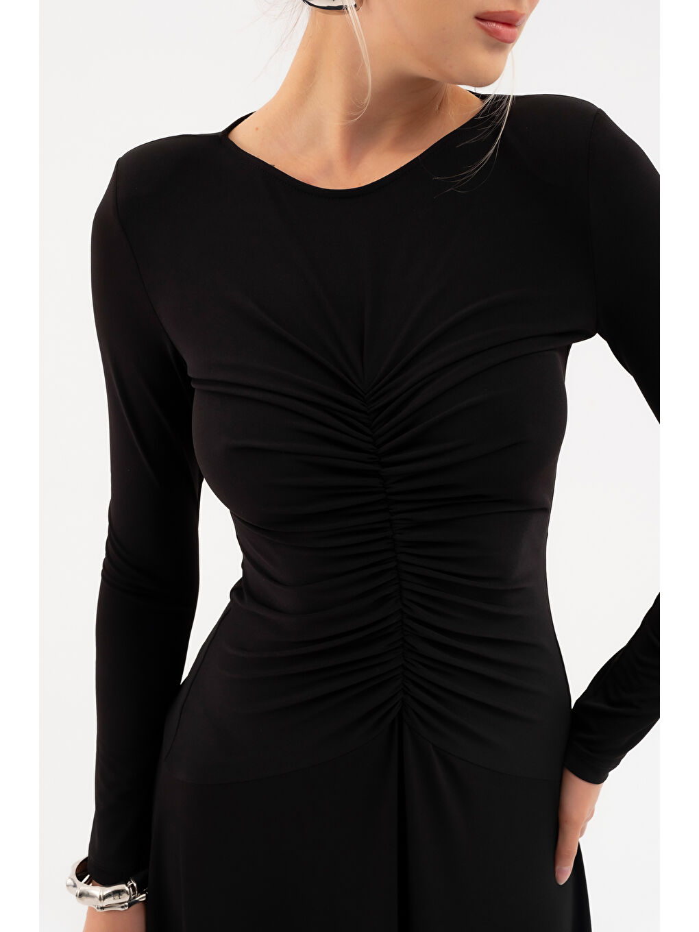 Kadın Siyah V Yaka Büzgülü Uzun Elbise-4