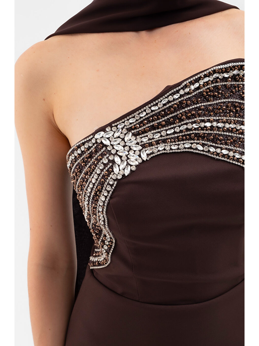 Kadın Kahverengi Straplez Taşlı Uzun Balık Abiye Elbise-3