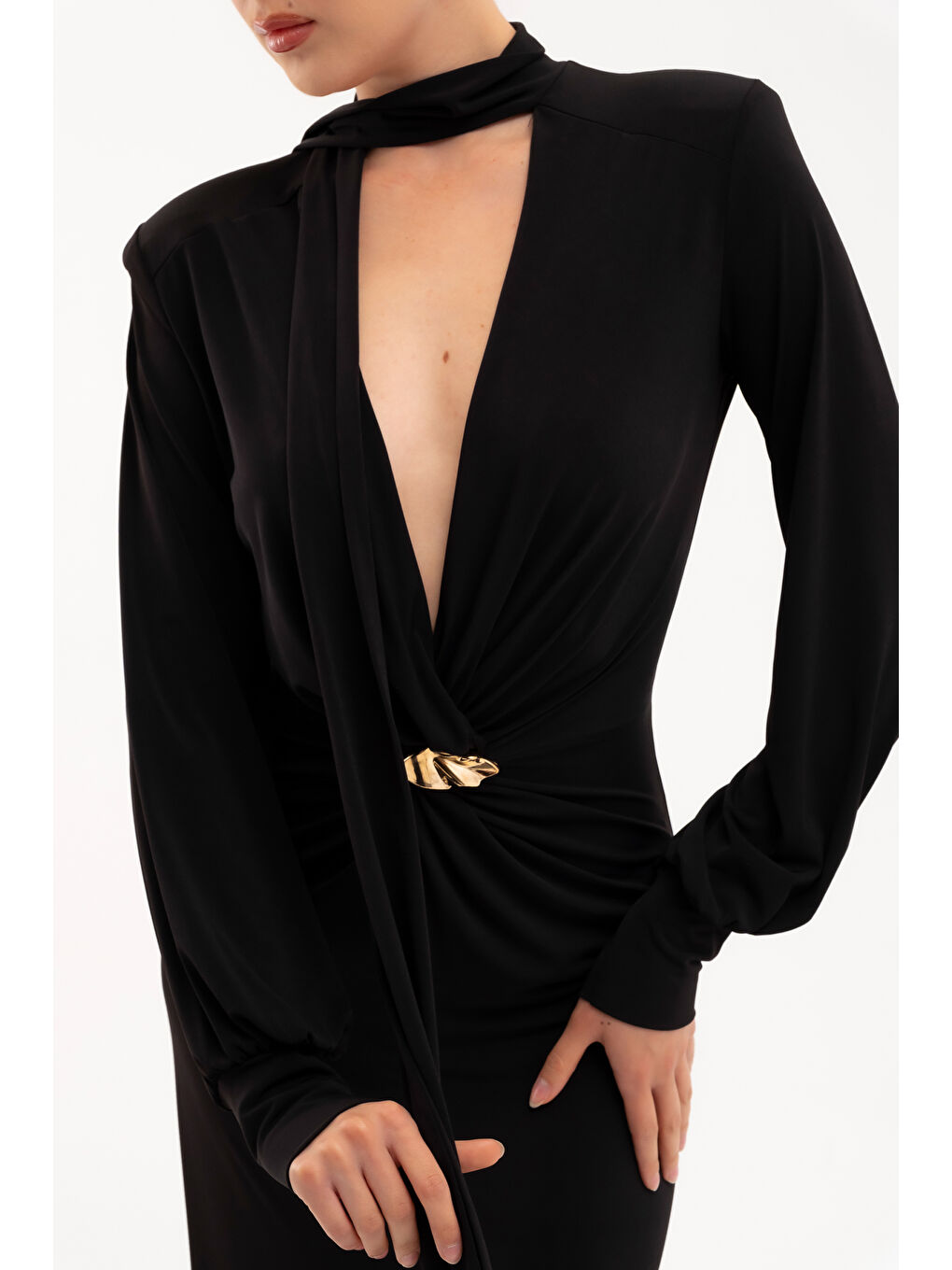 Kadın Siyah Şal Yaka Ön Düğüm Tokalı Uzun Elbise-3