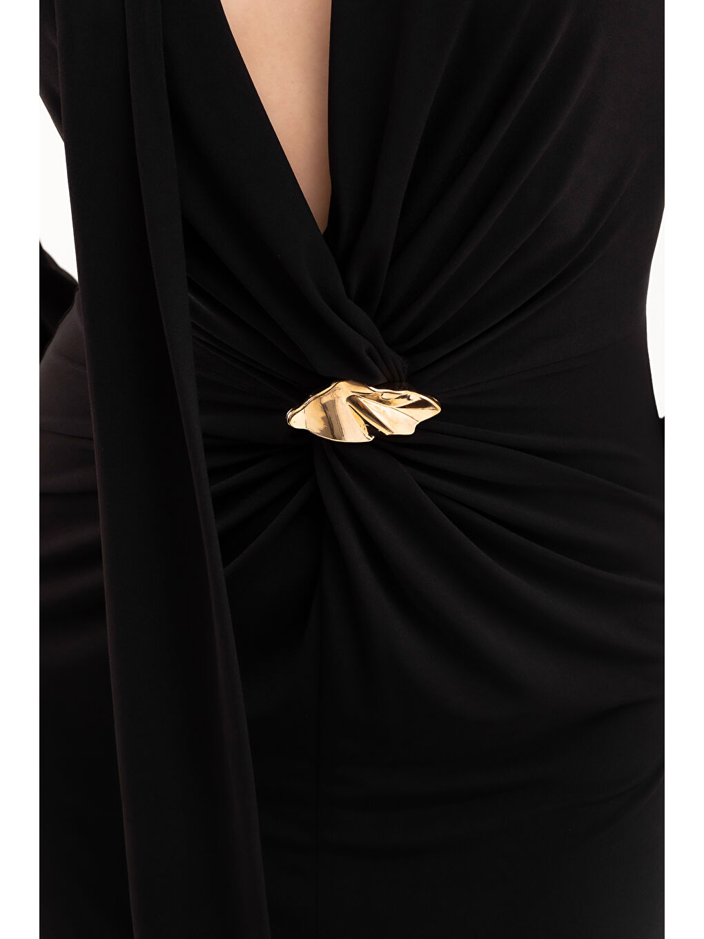 Kadın Siyah Şal Yaka Ön Düğüm Tokalı Uzun Elbise-4