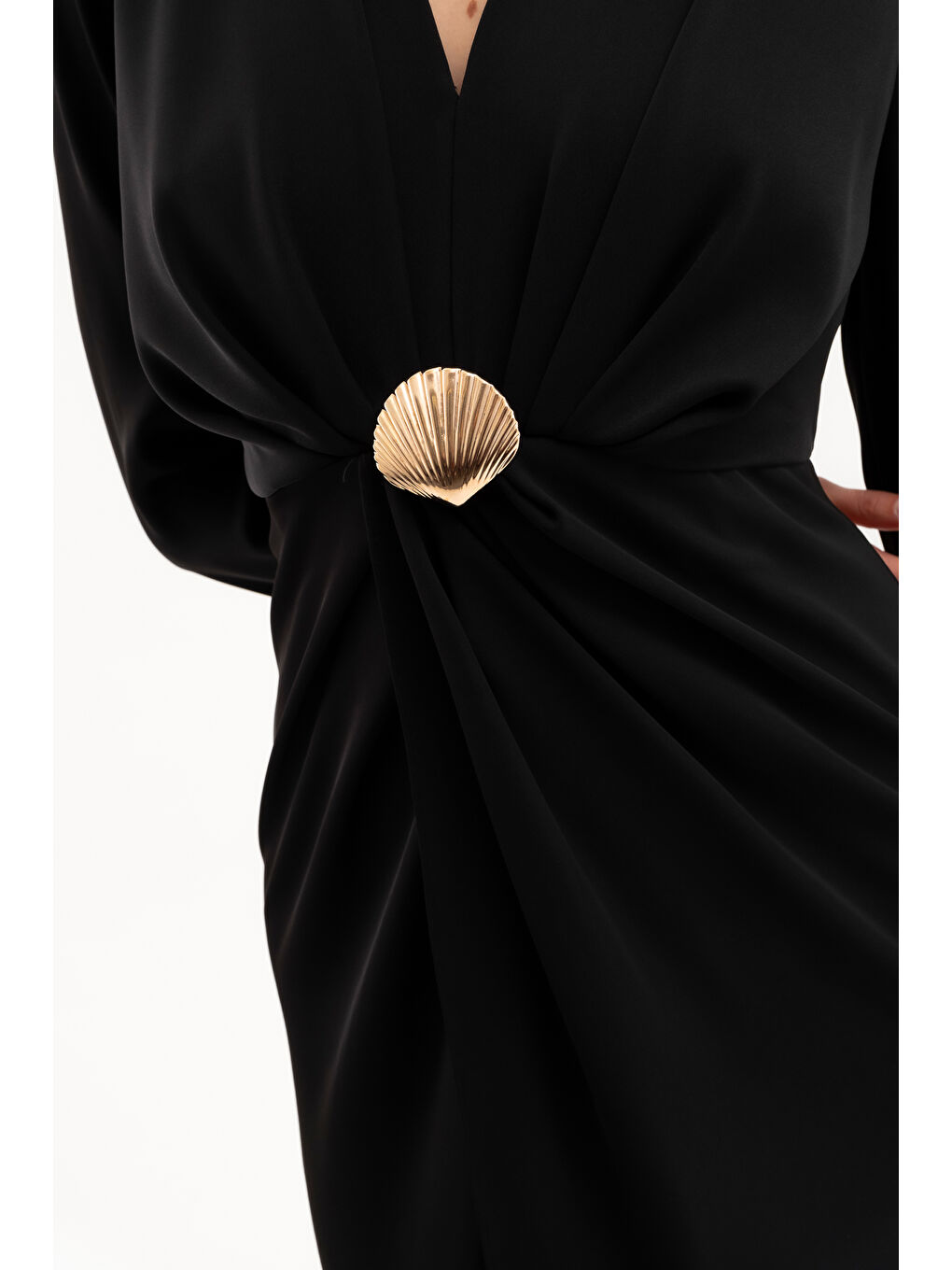 Kadın Siyah İstiridye Aksesuarlı Uzun Kol Elbise-4