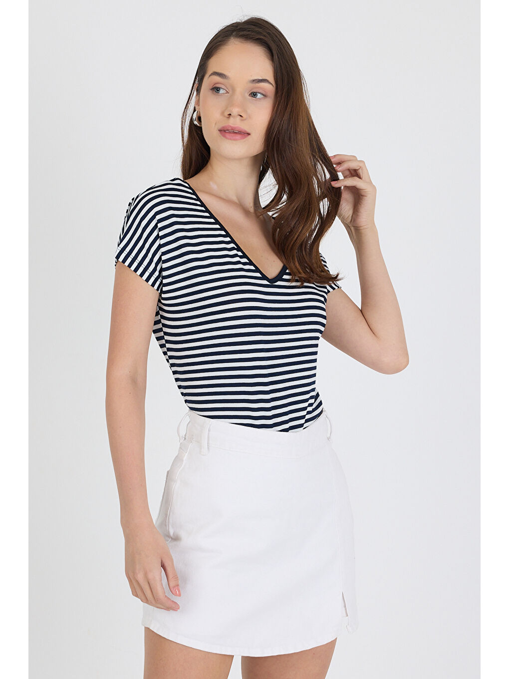 Lacivert Ön Arka V Yaka Siyah Kadın T-shirt 0003-1