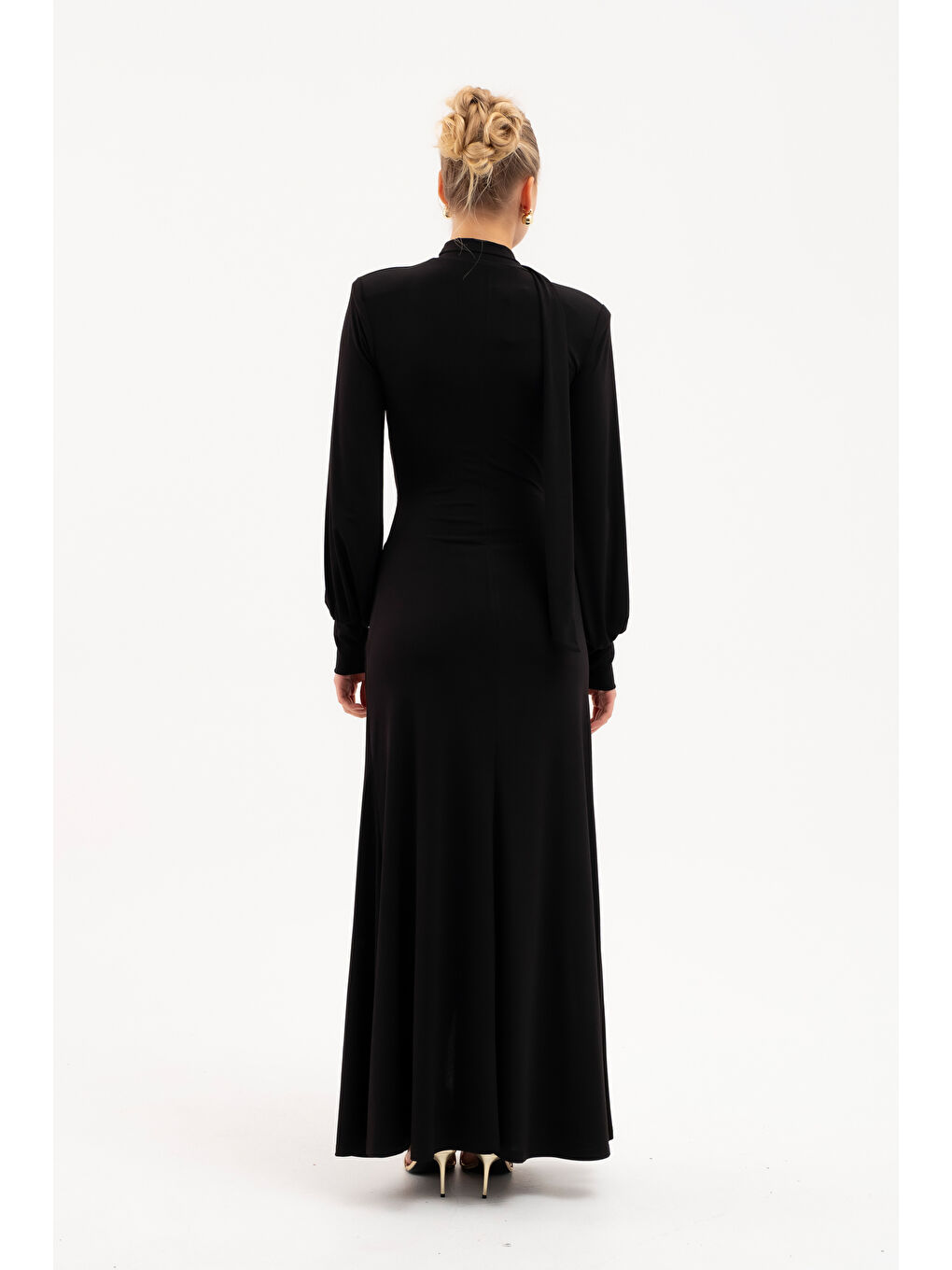Kadın Siyah Şal Yaka Ön Düğüm Tokalı Uzun Elbise-5