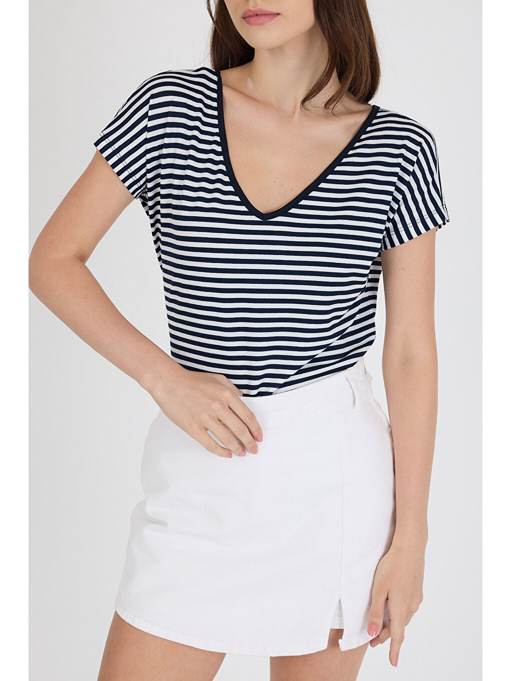 Lacivert Ön Arka V Yaka Siyah Kadın T-shirt 0003-3