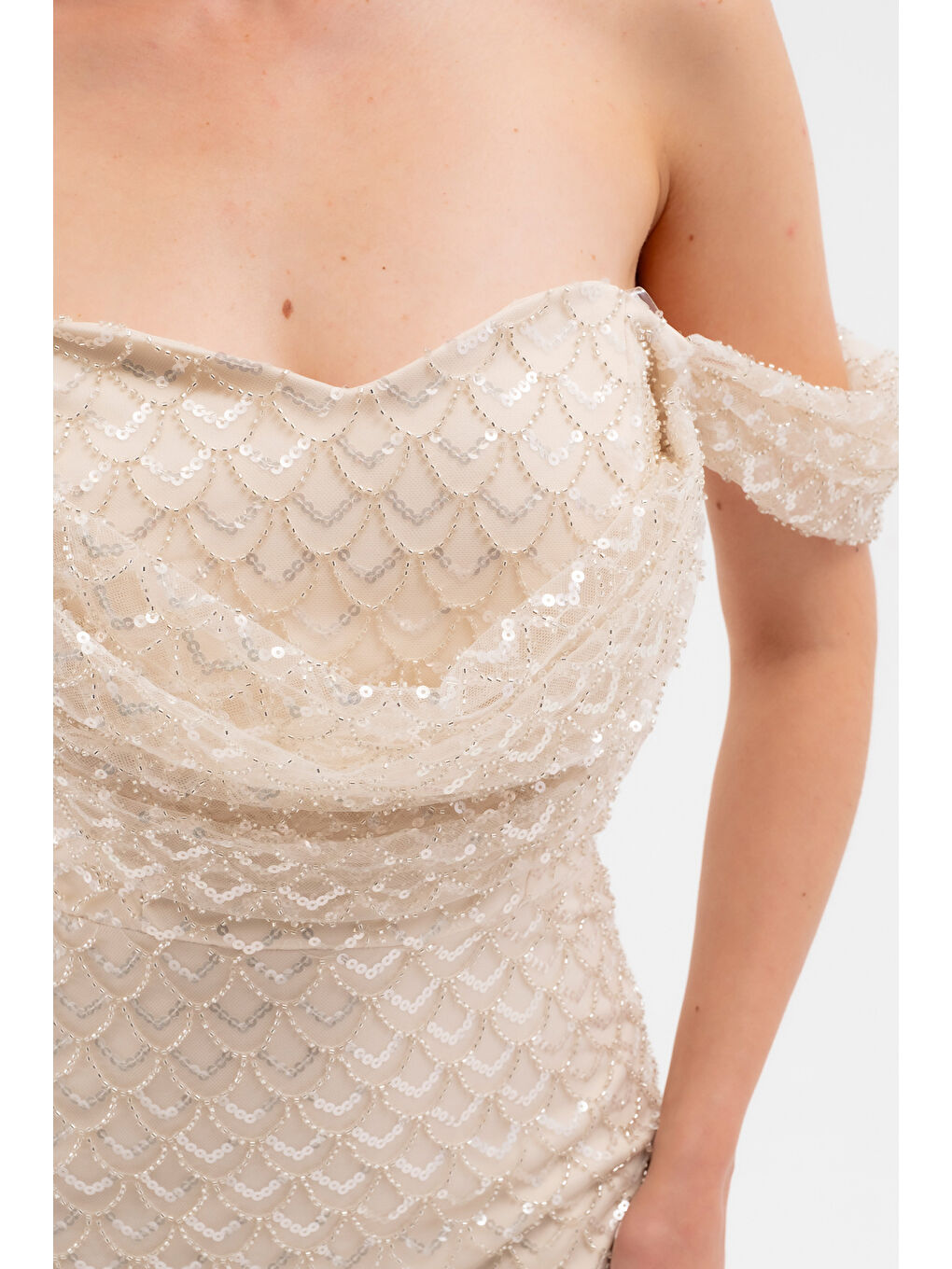 Kadın Bej Madonna Yaka Boncuklu Uzun Abiye Elbise-3