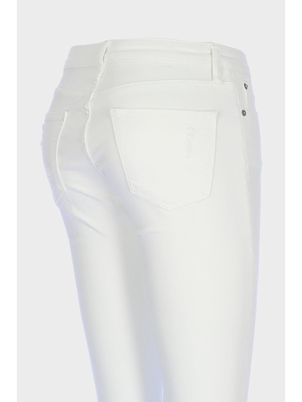 Naomi Beyaz Normal Bel Yıpratma Detaylı Paçası Kesikli Skinny Fit Jean Pantolon C 4526-056-2