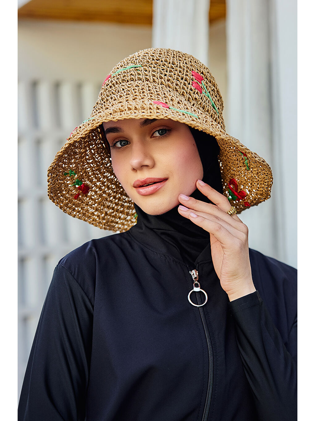 Kahverengi Kiraz Detaylı El Örgü Hasır Şapka Plaj Şapkası RŞ-2098 Camel