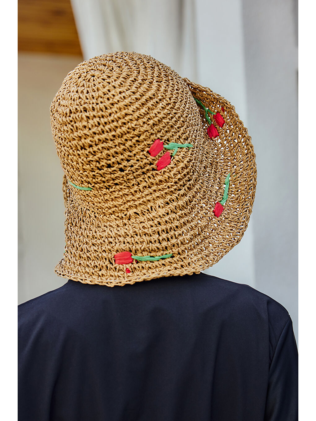 Kahverengi Kiraz Detaylı El Örgü Hasır Şapka Plaj Şapkası RŞ-2098 Camel-3