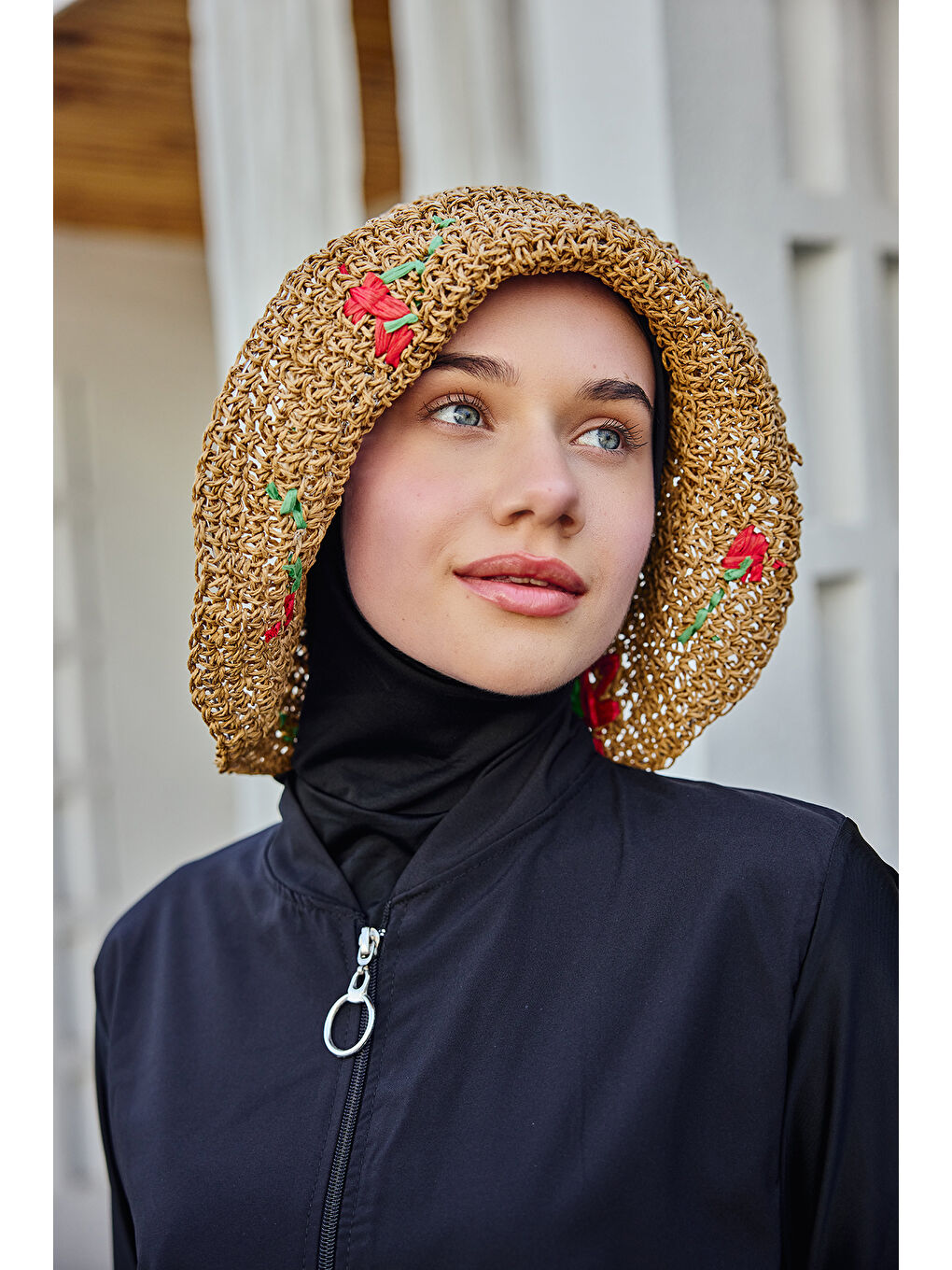 Kahverengi Kiraz Detaylı El Örgü Hasır Şapka Plaj Şapkası RŞ-2098 Camel-4