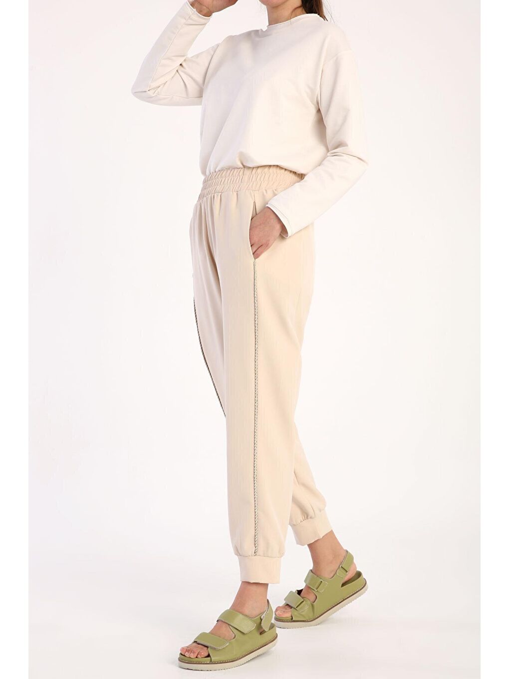 Bej Biye Detaylı Jogger Pantolon