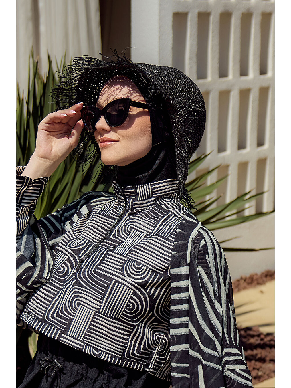 Saçak Püskül Detaylı El Örgü Hasır Şapka RŞ-2097 Siyah01-1