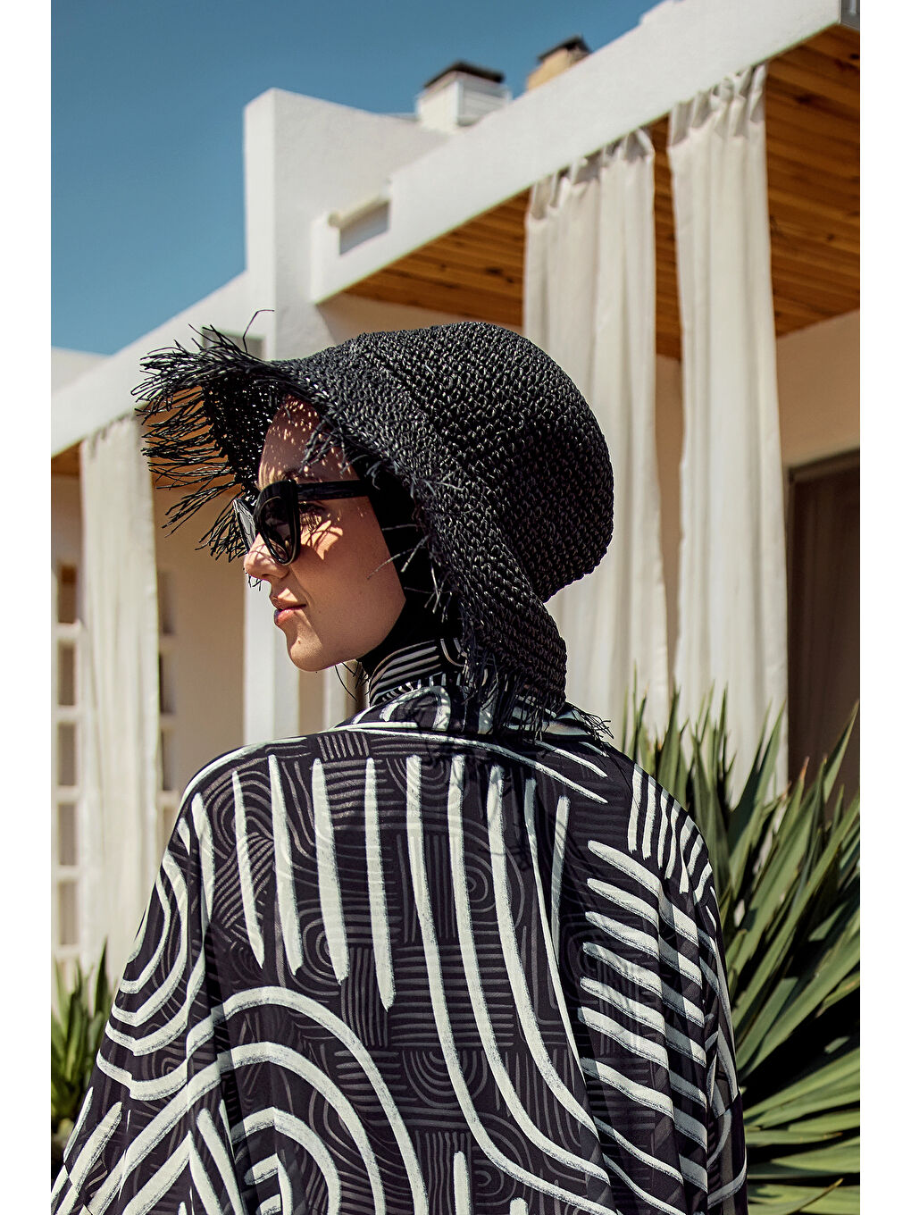 Saçak Püskül Detaylı El Örgü Hasır Şapka RŞ-2097 Siyah01-2