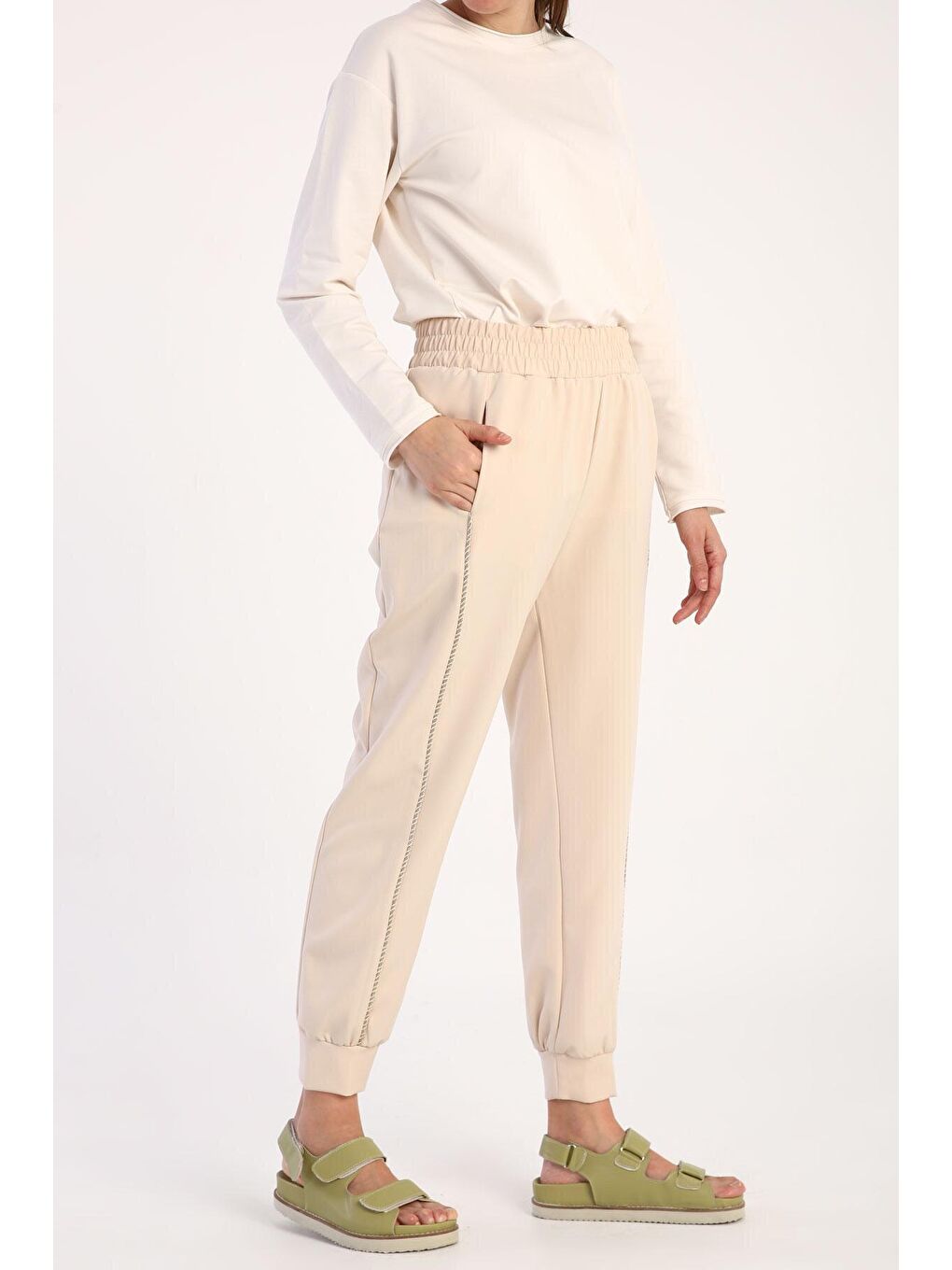 Bej Biye Detaylı Jogger Pantolon-2