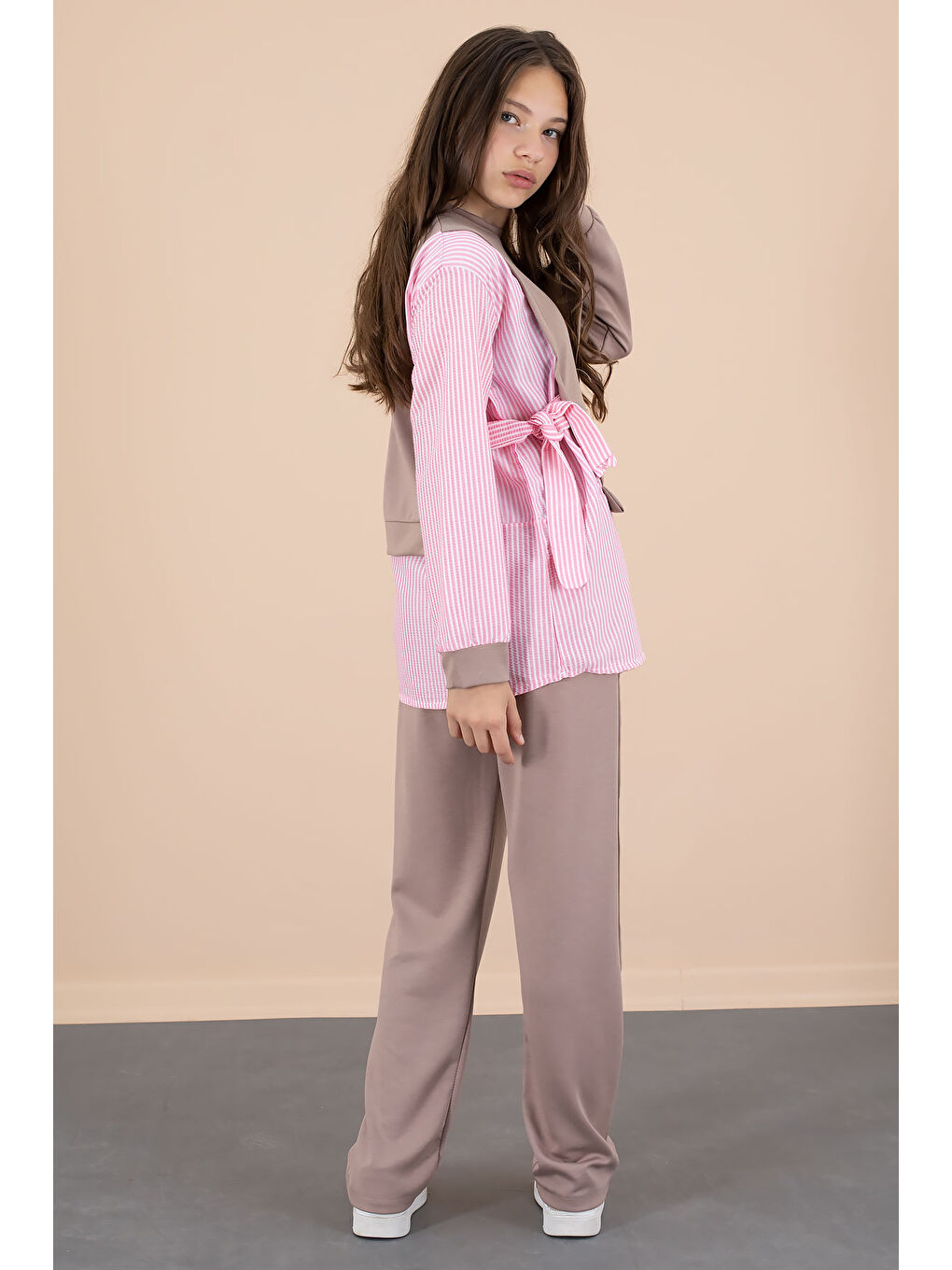 Kahverengi Kahve Çizgi Desenli Taş Detaylı Bluzlu Kız Çocuk Kuşaklı Pantolonlu 2li Takım 20660-2