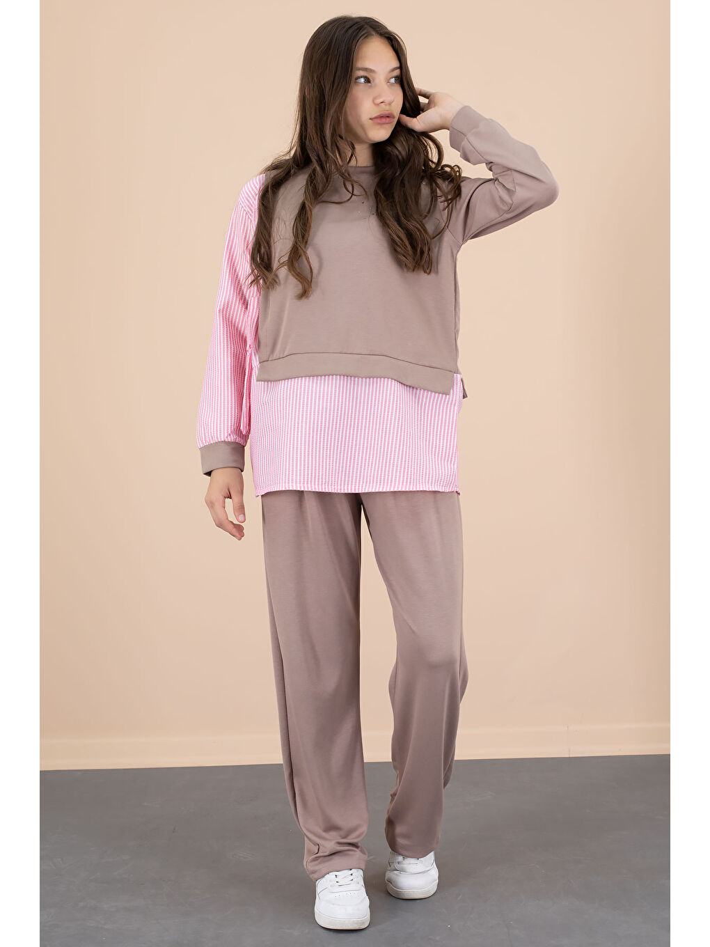 Kahverengi Kahve Çizgi Desenli Taş Detaylı Bluzlu Kız Çocuk Kuşaklı Pantolonlu 2li Takım 20660-3