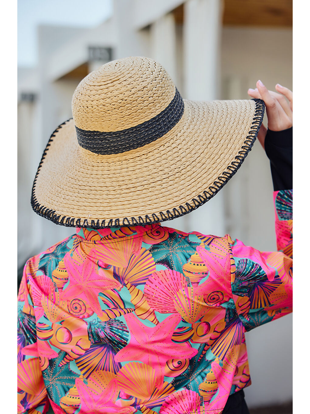 Kahverengi Zigzag Şerit Detaylı Hasır Plaj Şapkası RŞ-2103 Camel03-3