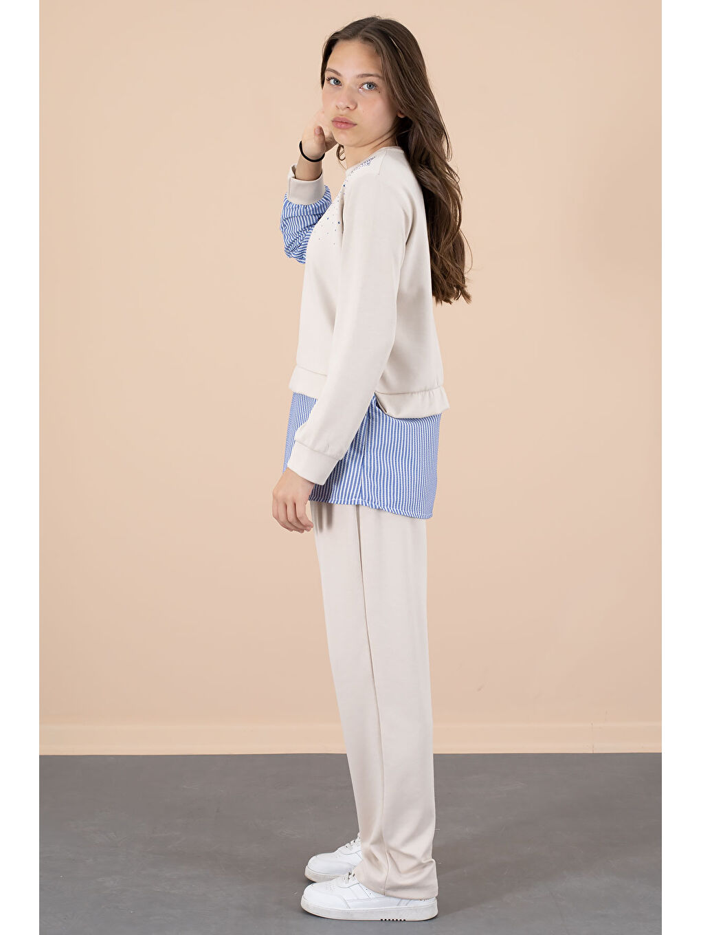 Bej Çizgi Desenli Taş Detaylı Bluzlu Kız Çocuk Kuşaklı Pantolonlu 2li Takım 20658-2