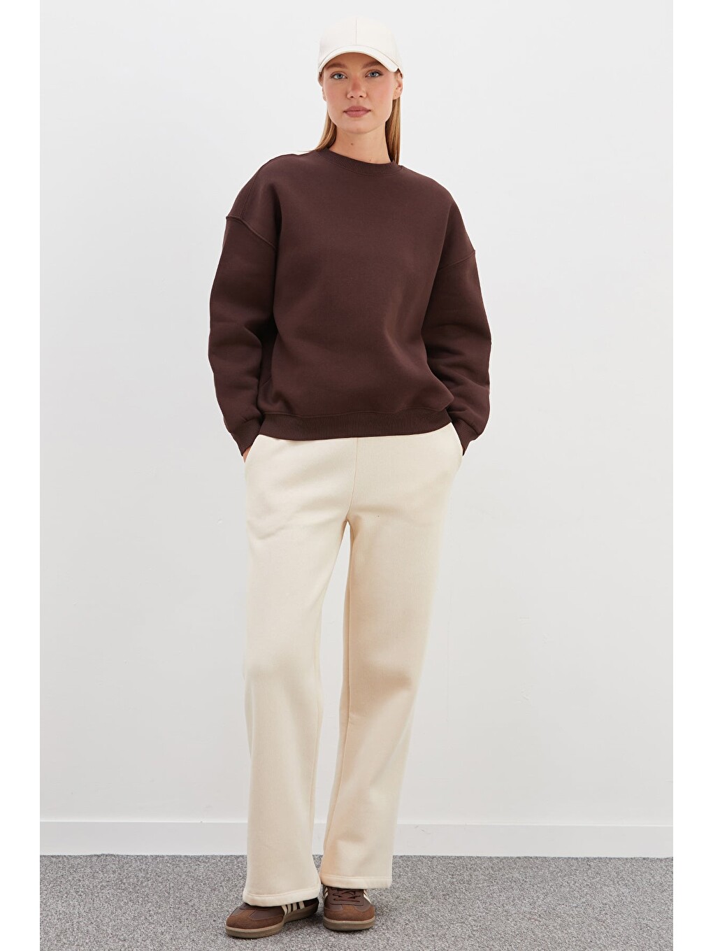 Kahverengi 3 İplik Basic Bisiklet Yaka Oversize Sweatshirt-2