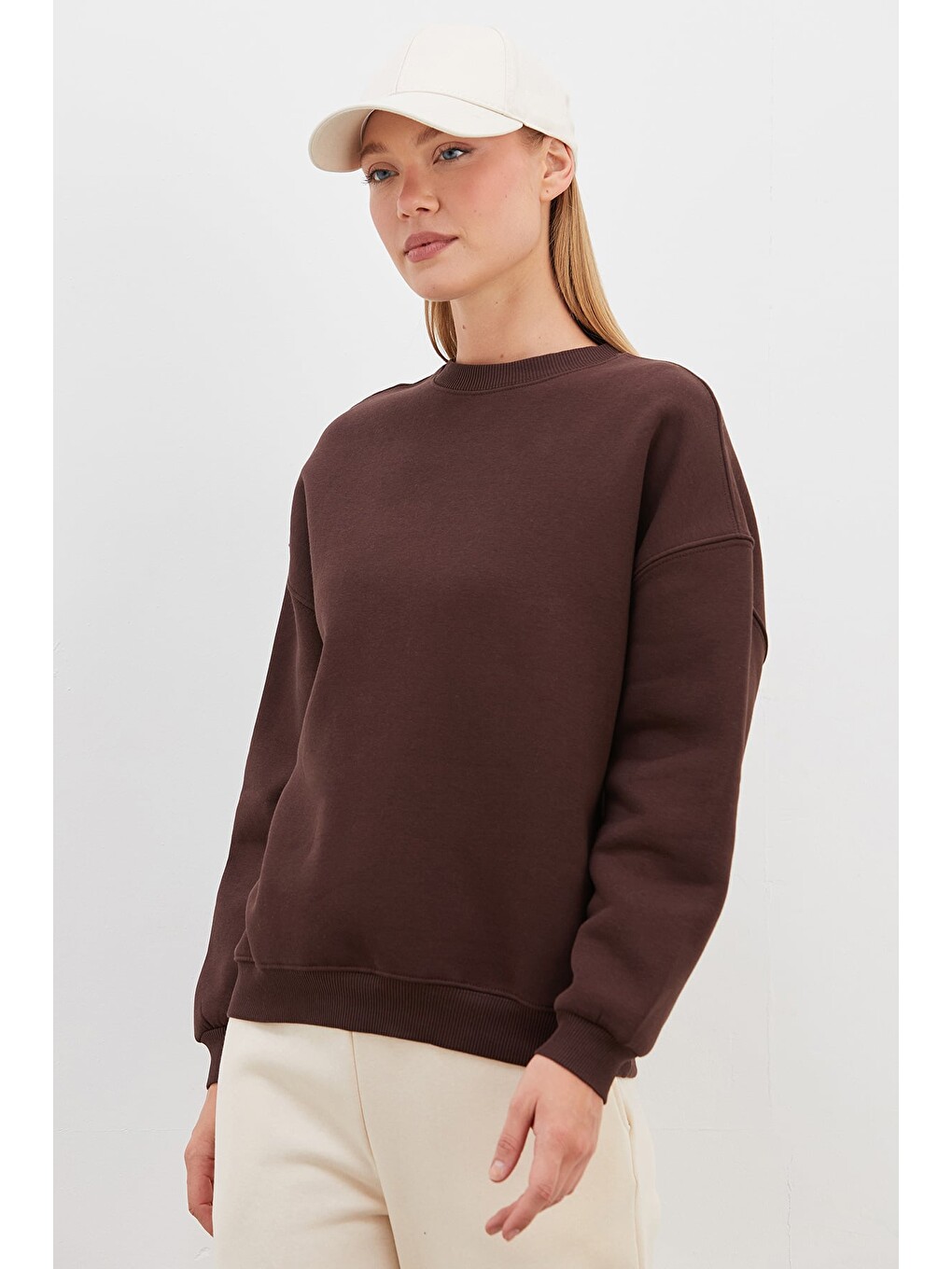 Kahverengi 3 İplik Basic Bisiklet Yaka Oversize Sweatshirt-3