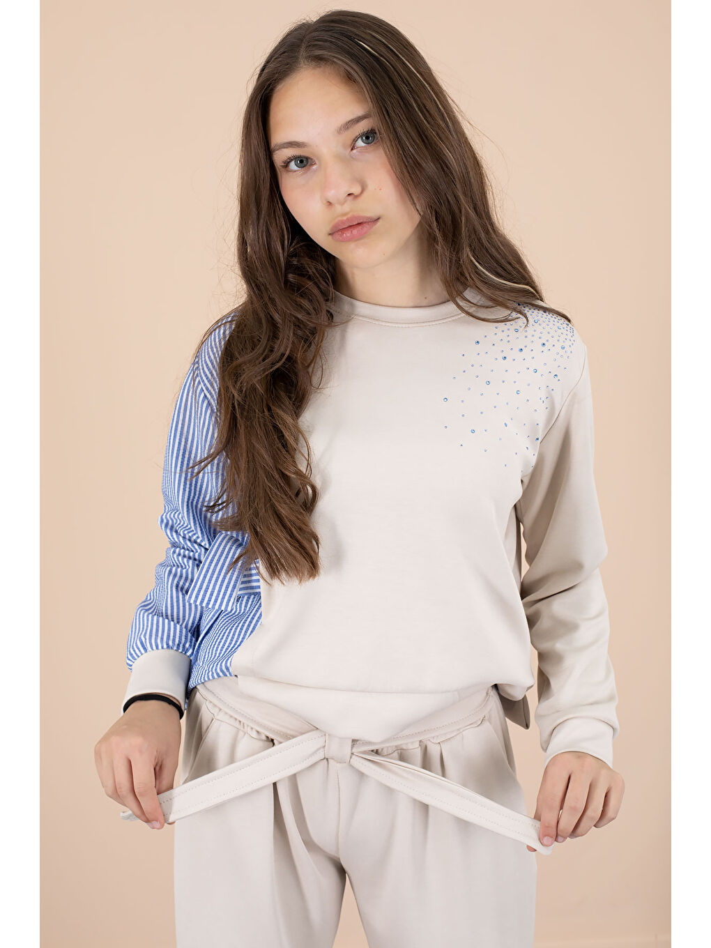 Bej Çizgi Desenli Taş Detaylı Bluzlu Kız Çocuk Kuşaklı Pantolonlu 2li Takım 20658-3