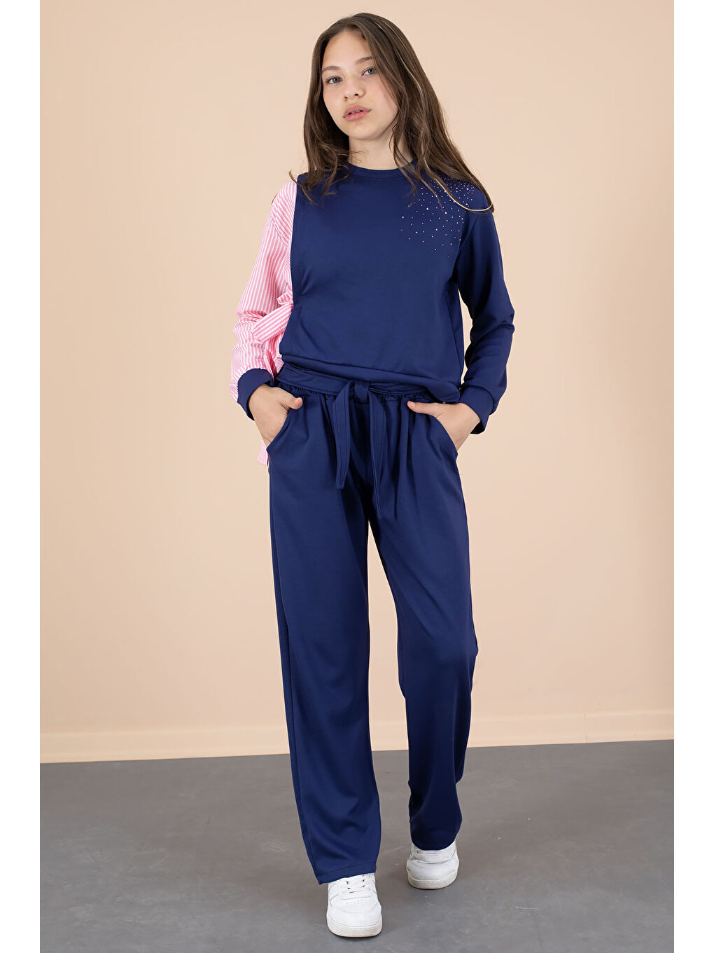 Lacivert Çizgi Desenli Taş Detaylı Bluzlu Kız Çocuk Kuşaklı Pantolonlu 2li Takım 20662-2