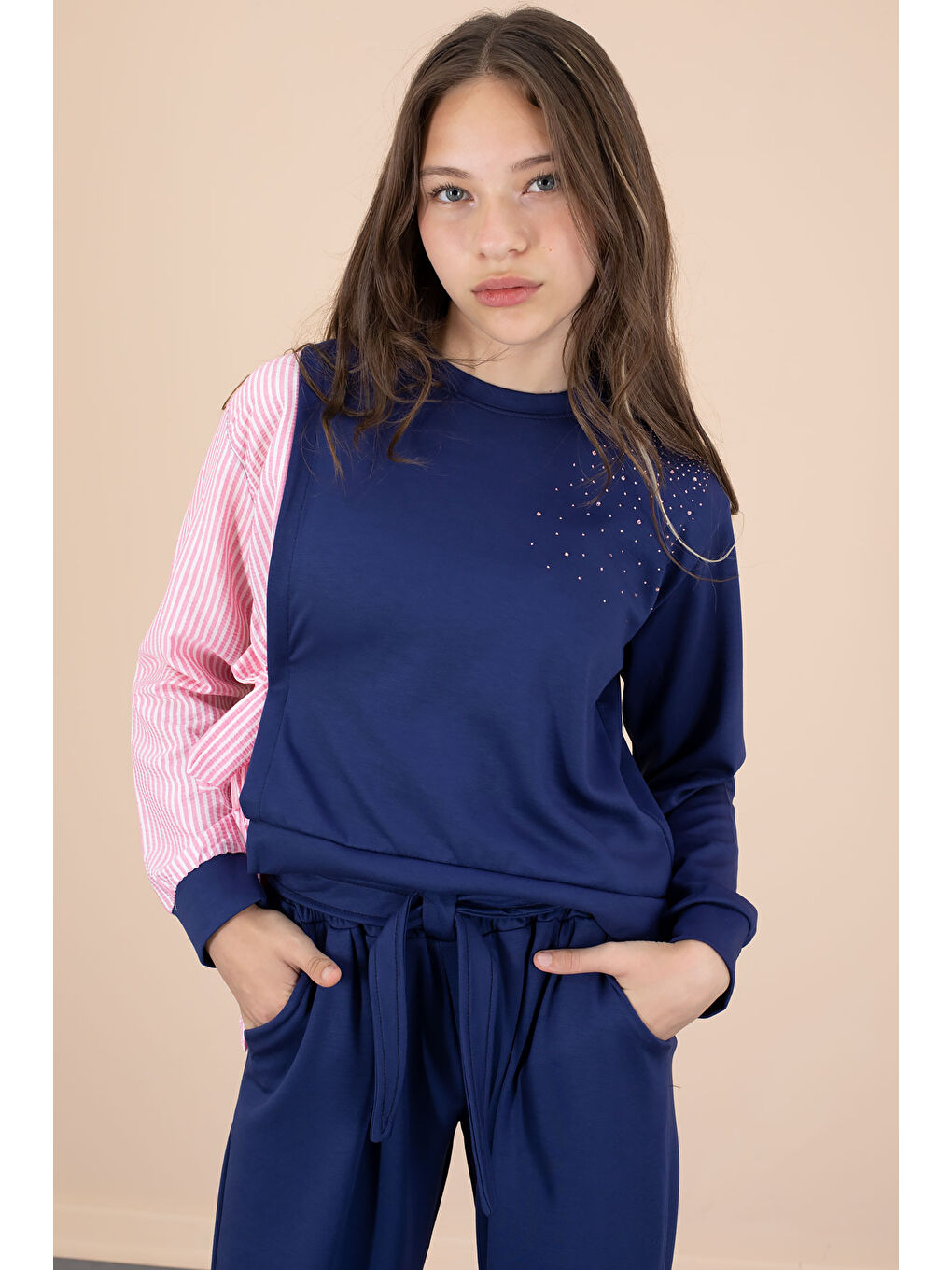 Lacivert Çizgi Desenli Taş Detaylı Bluzlu Kız Çocuk Kuşaklı Pantolonlu 2li Takım 20662-3