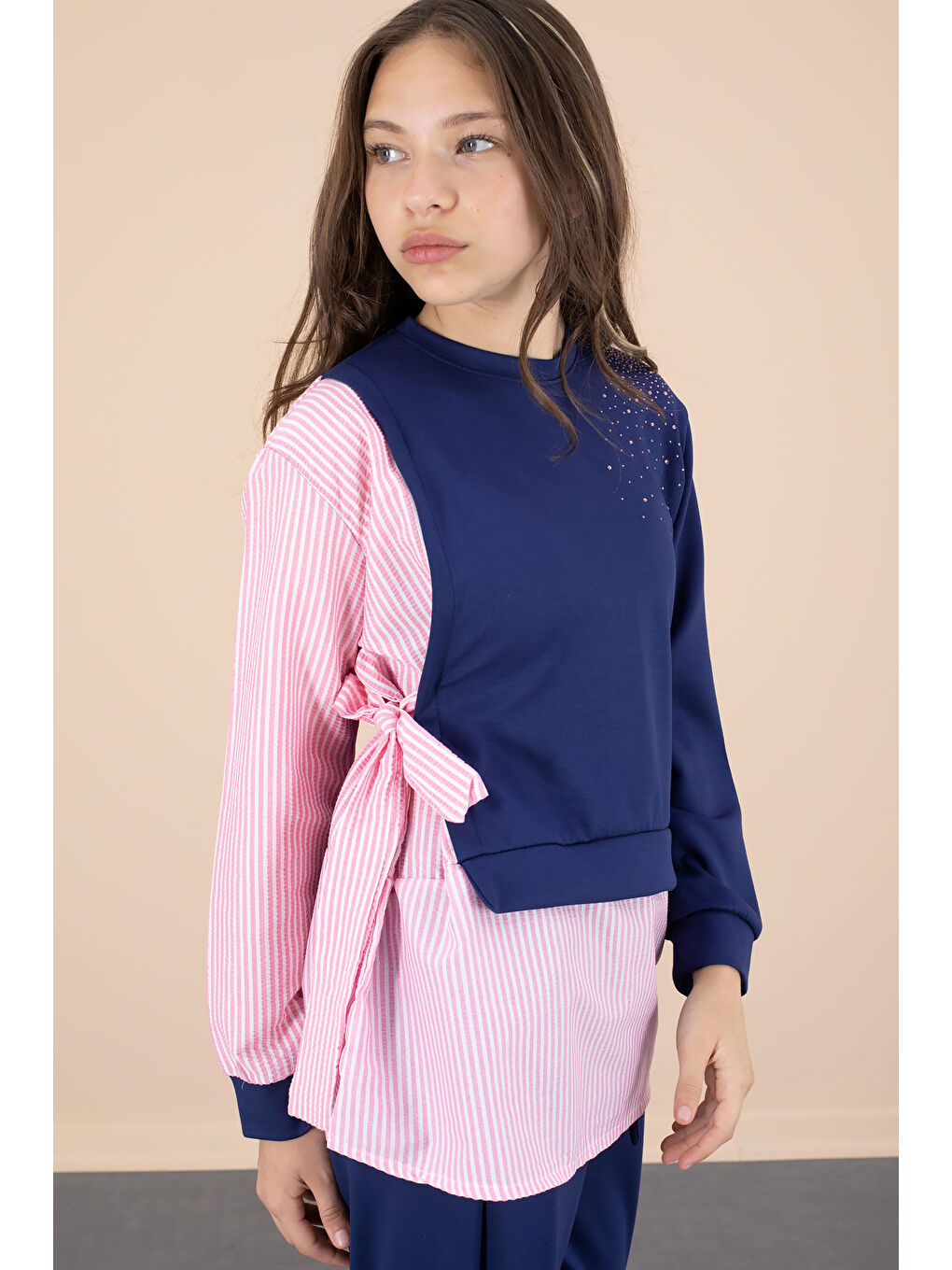 Lacivert Çizgi Desenli Taş Detaylı Bluzlu Kız Çocuk Kuşaklı Pantolonlu 2li Takım 20662-4