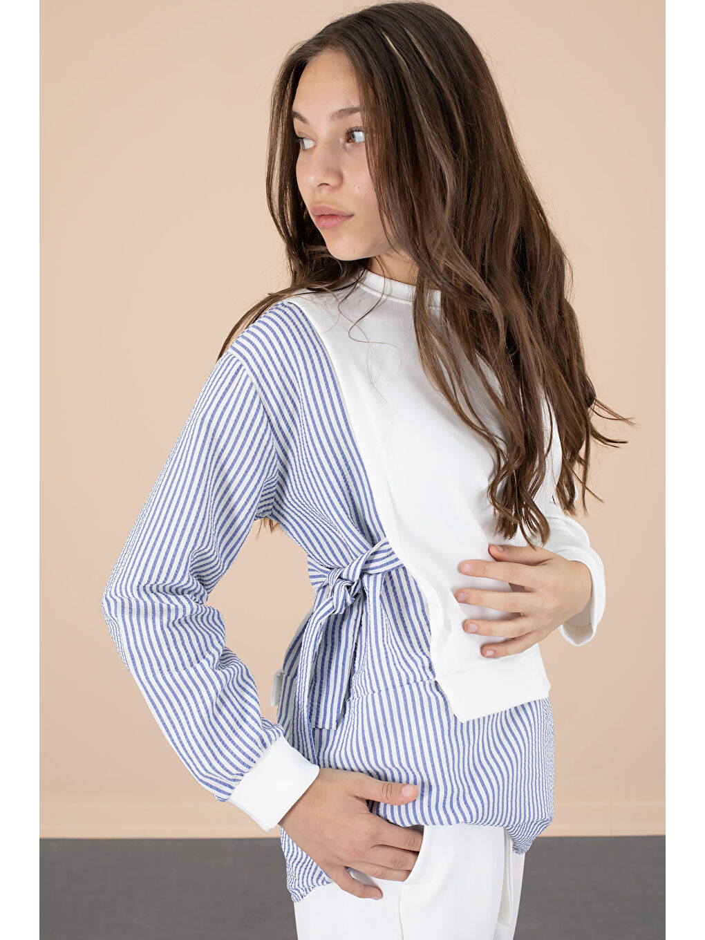 Mavi Çizgi Desenli Taş Detaylı Bluzlu Kız Çocuk Kuşaklı Pantolonlu 2li Takım 20655-3