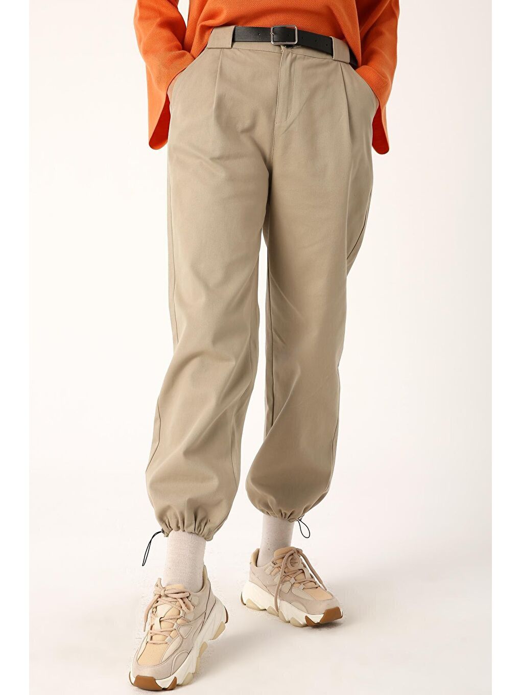 Bej Pileli Spor Kemerli Pantolon-1