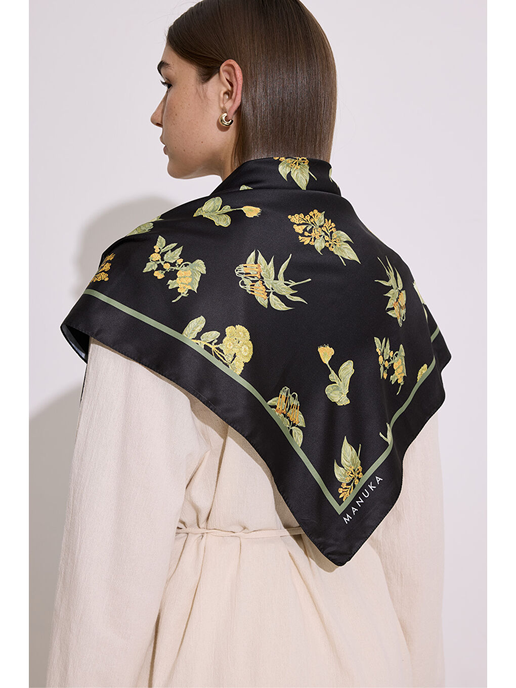 Siyah Saten Desenli Fular Şal Aloha-1