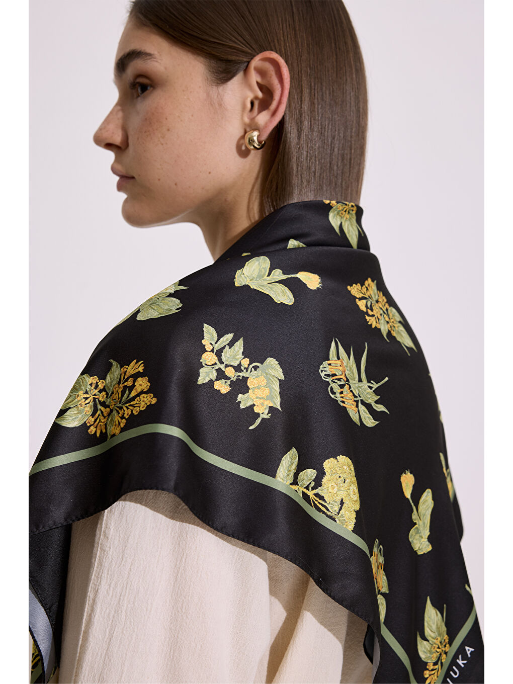 Siyah Saten Desenli Fular Şal Aloha-2