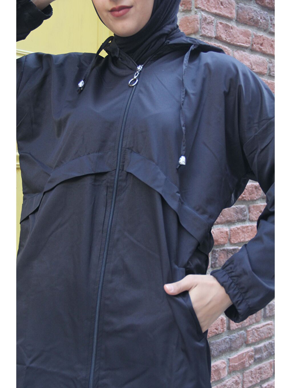 Kadın Kapüşonlu Trend Cepli Oversize Uzun Siyah Yağmurluk-2