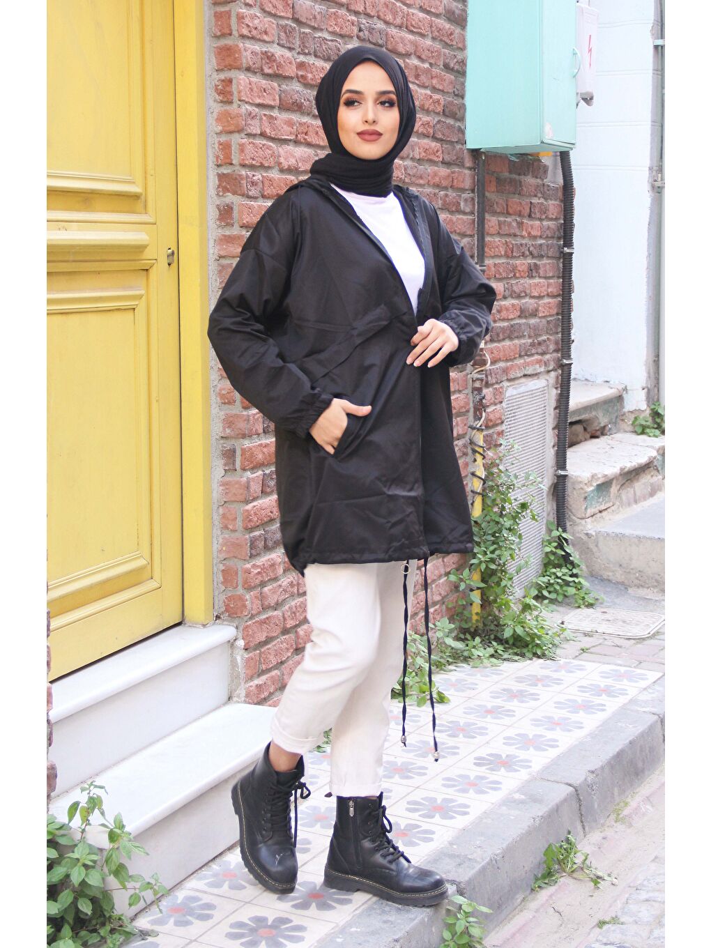 Kadın Kapüşonlu Trend Cepli Oversize Uzun Siyah Yağmurluk-3