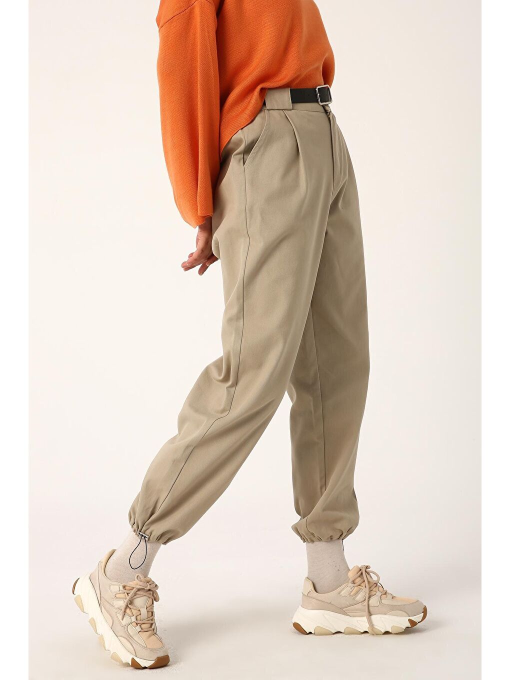 Bej Pileli Spor Kemerli Pantolon-2