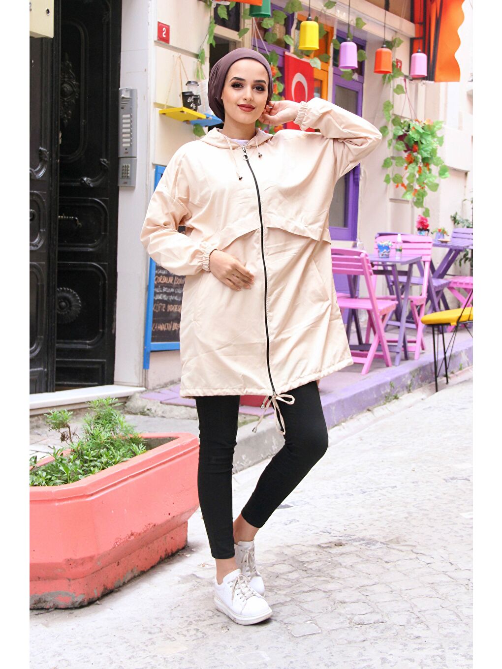 Ekru Kadın Kapüşonlu Trend Cepli Oversize Uzun Krem Yağmurluk-4