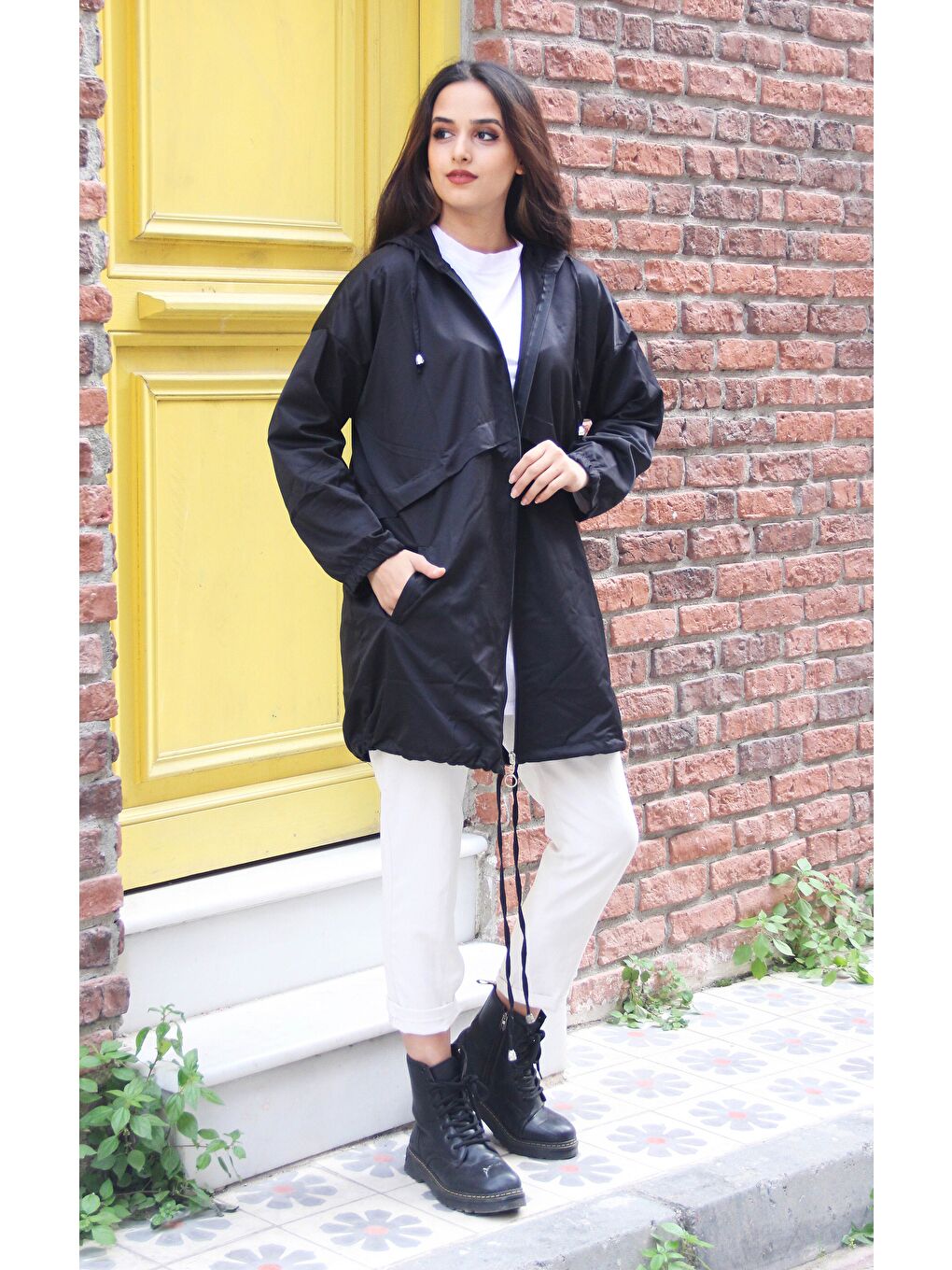 Kadın Kapüşonlu Trend Cepli Oversize Uzun Siyah Yağmurluk-5