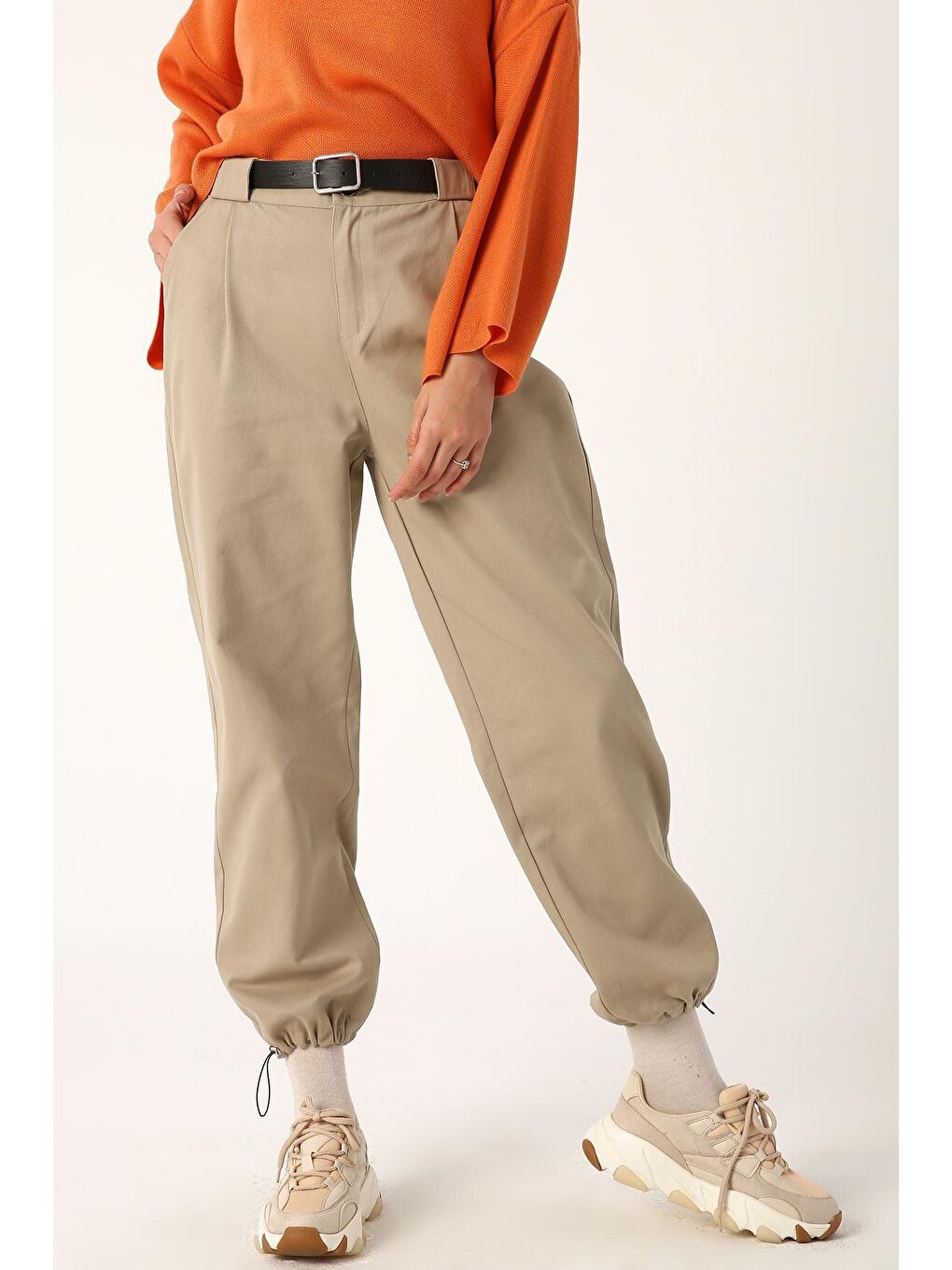 Bej Pileli Spor Kemerli Pantolon-3