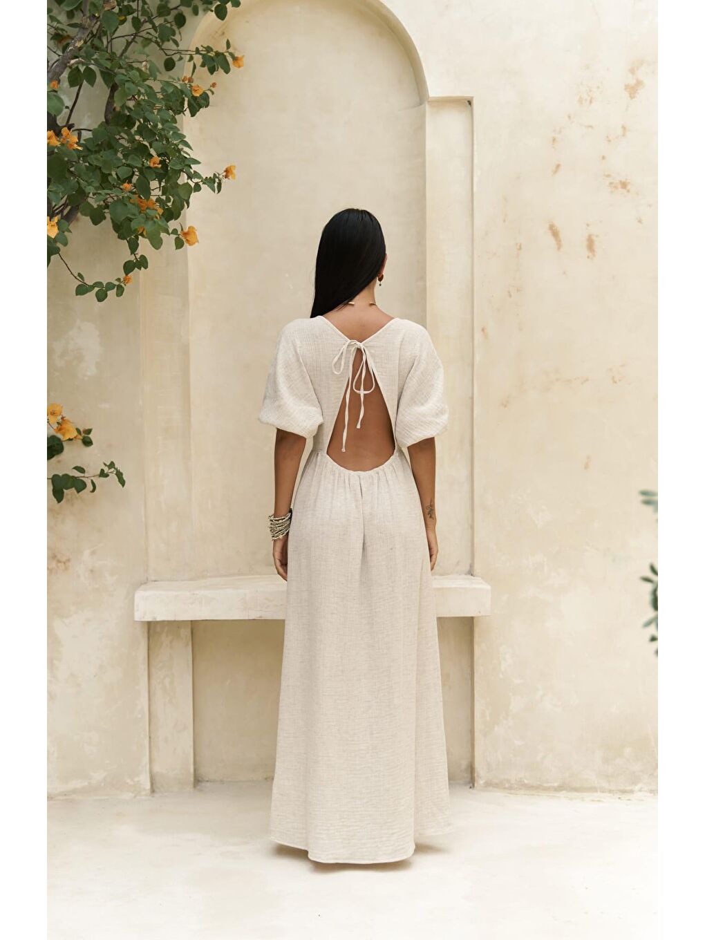 Habire Sırt Dekolteli Bej Elbise-3