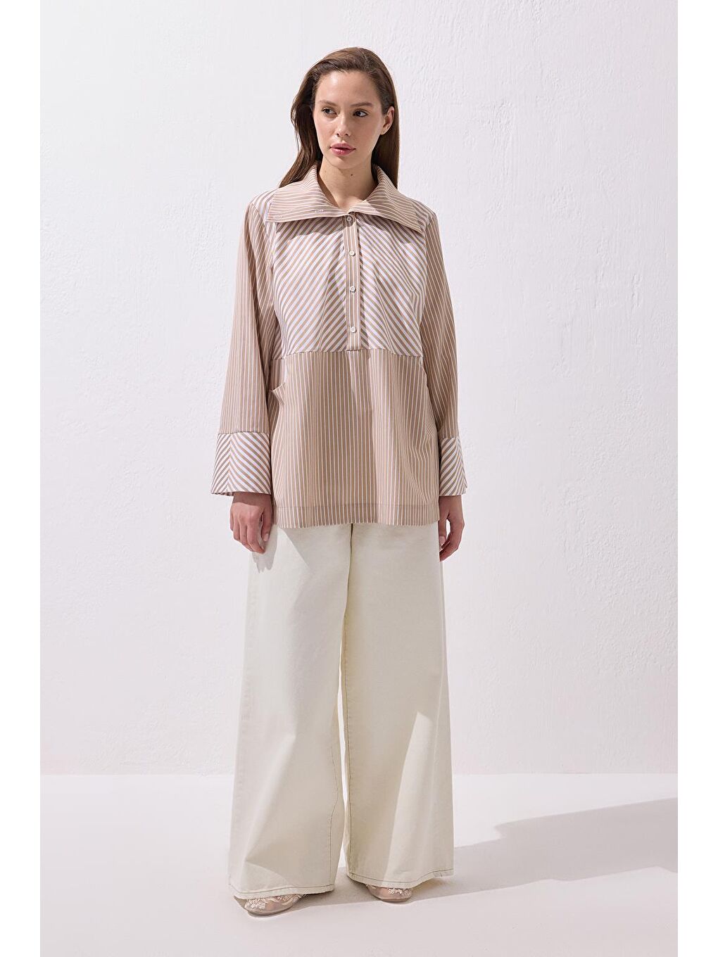 Bej Çizgili Kontrast Geniş Yaka Gömlek Vizon-1