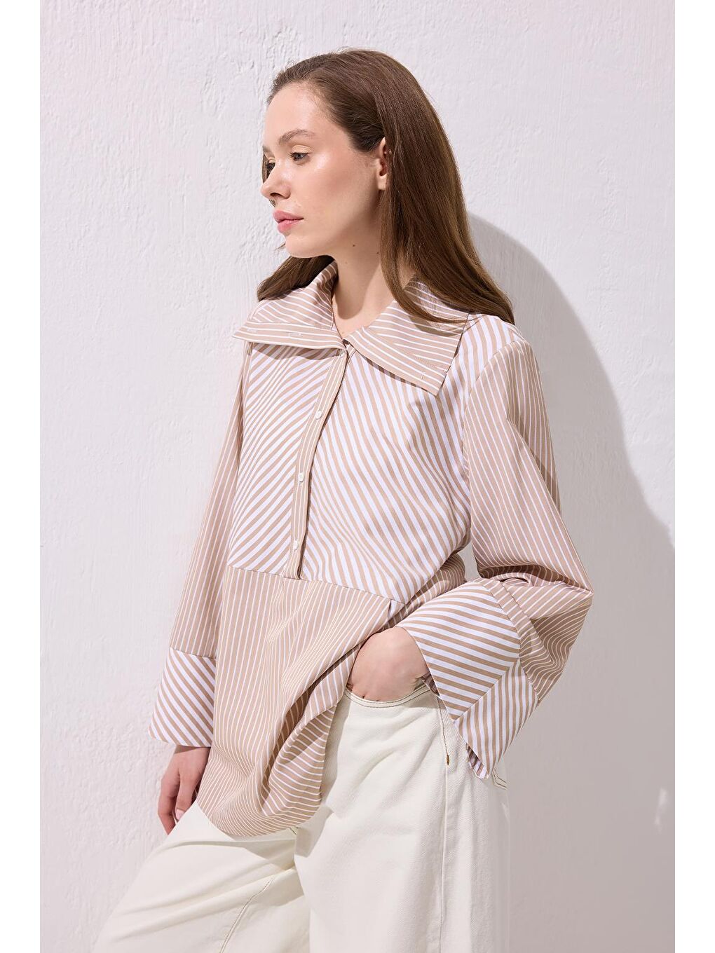 Bej Çizgili Kontrast Geniş Yaka Gömlek Vizon-2