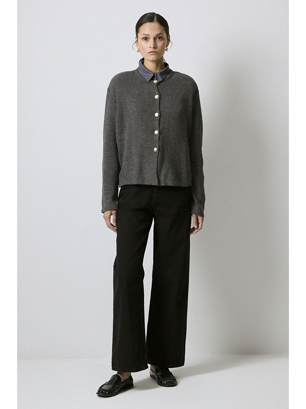 Antrasit Gold Düğmeli Kısa Hırka