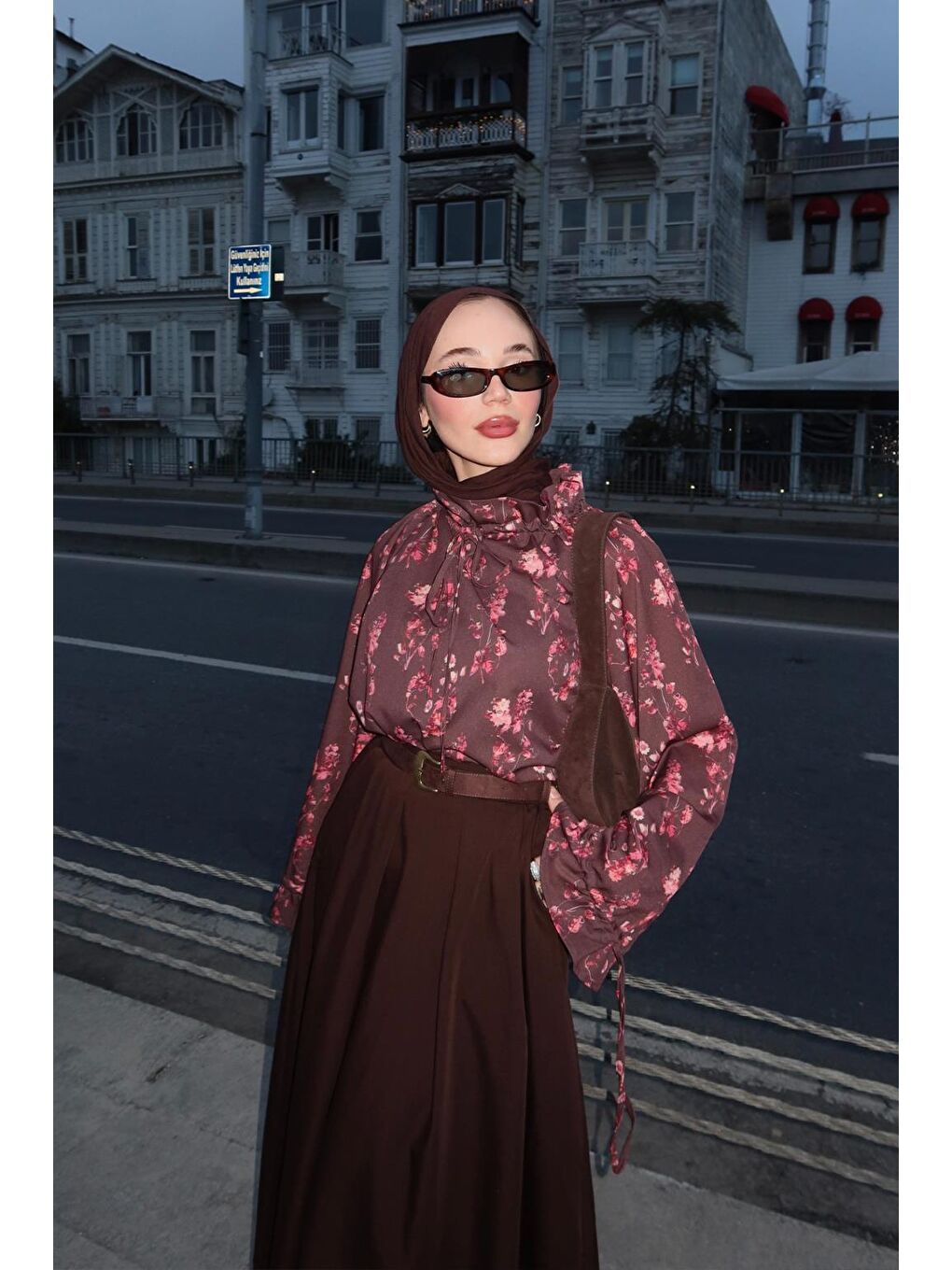 Kahverengi Clara Desenli Yaka Büzgülü Gömlek Kahve-1