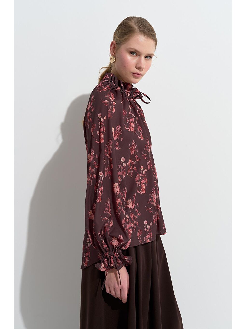 Kahverengi Clara Desenli Yaka Büzgülü Gömlek Kahve-3