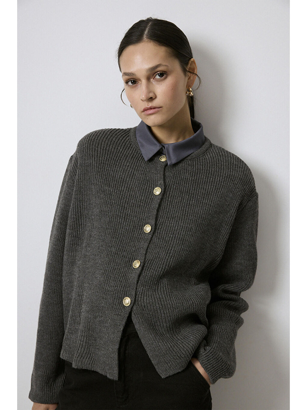 Antrasit Gold Düğmeli Kısa Hırka-2