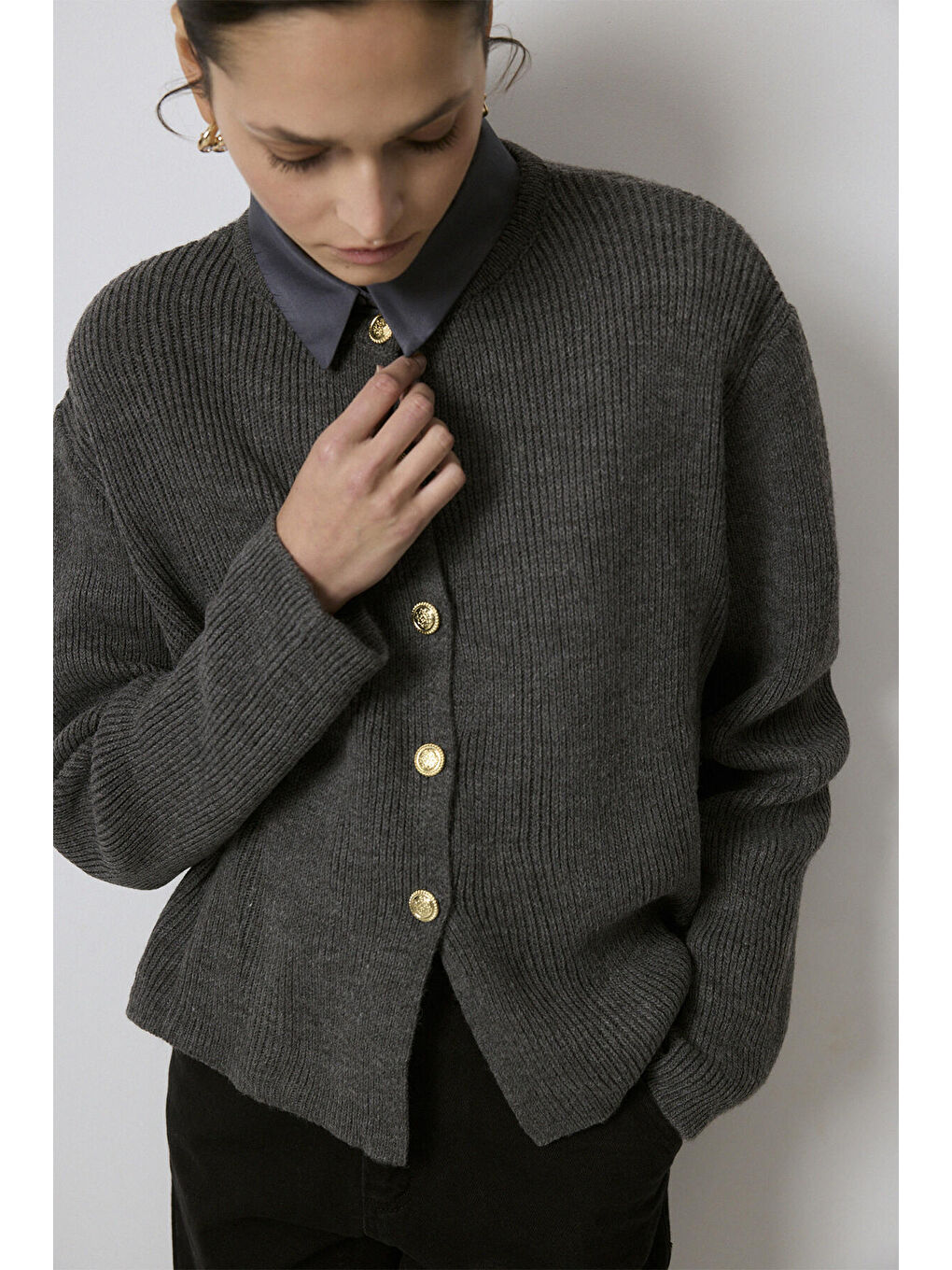 Antrasit Gold Düğmeli Kısa Hırka-3