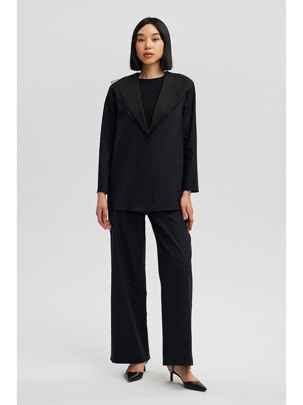 Siyah Yakası Organze Keten Ceket