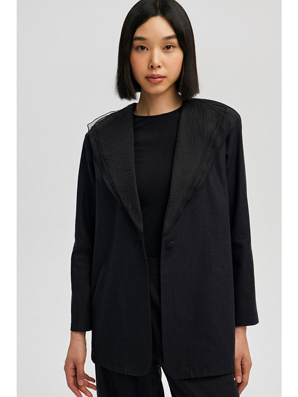 Siyah Yakası Organze Keten Ceket-1