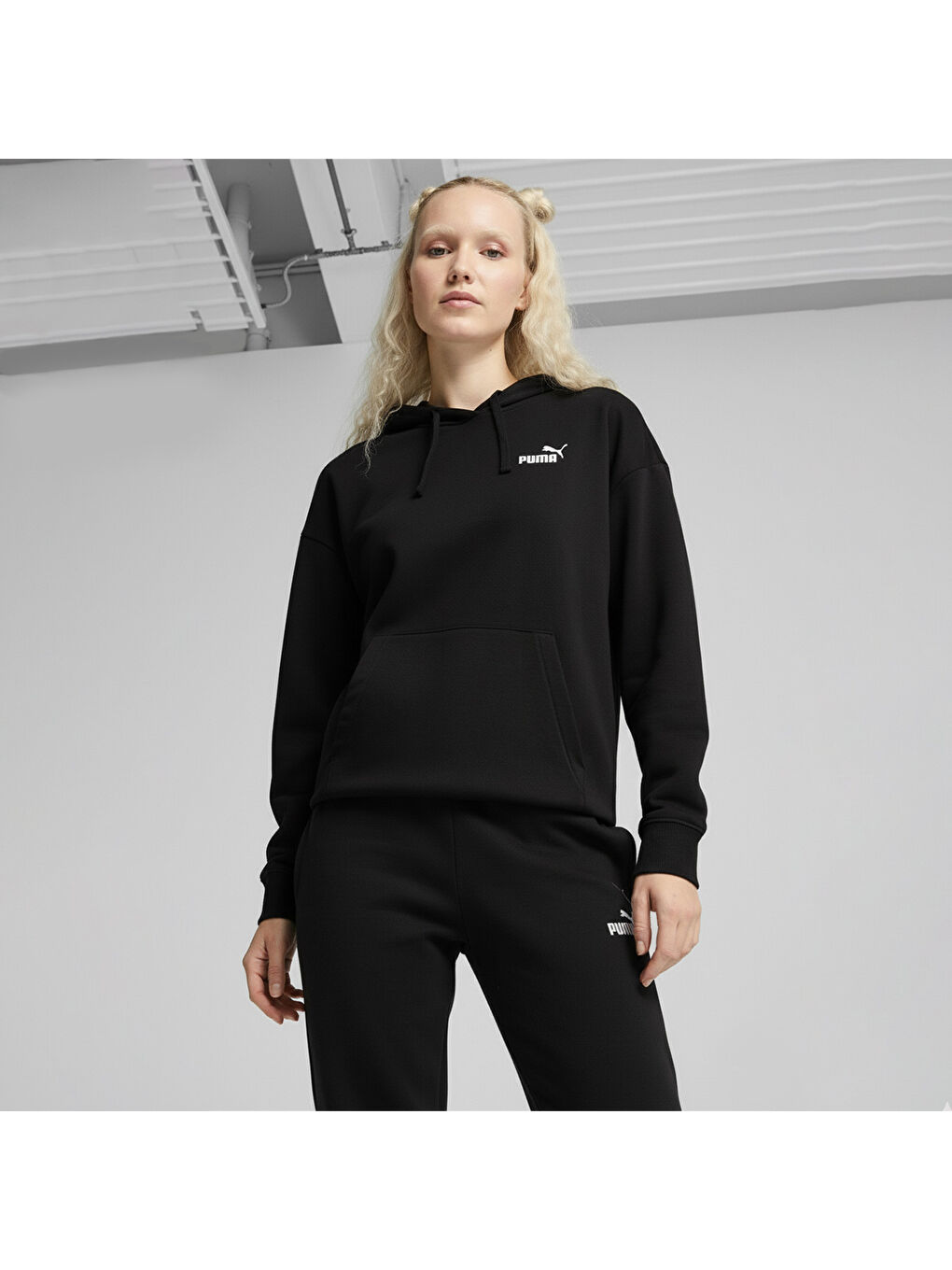 Essentials Small No.1 Logo Kadın Siyah Kapüşonlu Sweatshirt