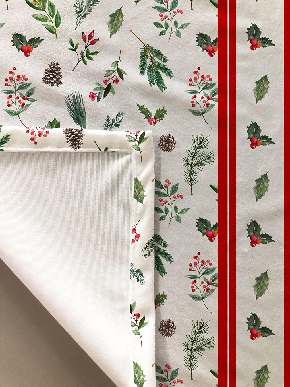 Karışık Yılbaşı Desenli Kadife Doku Masa Örtüsü-1